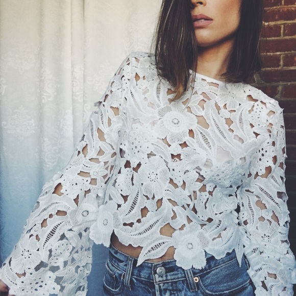 Last 1🆕Sawyer White Lace Bell Sleeve Eyelet Top - Picture 5 of 8